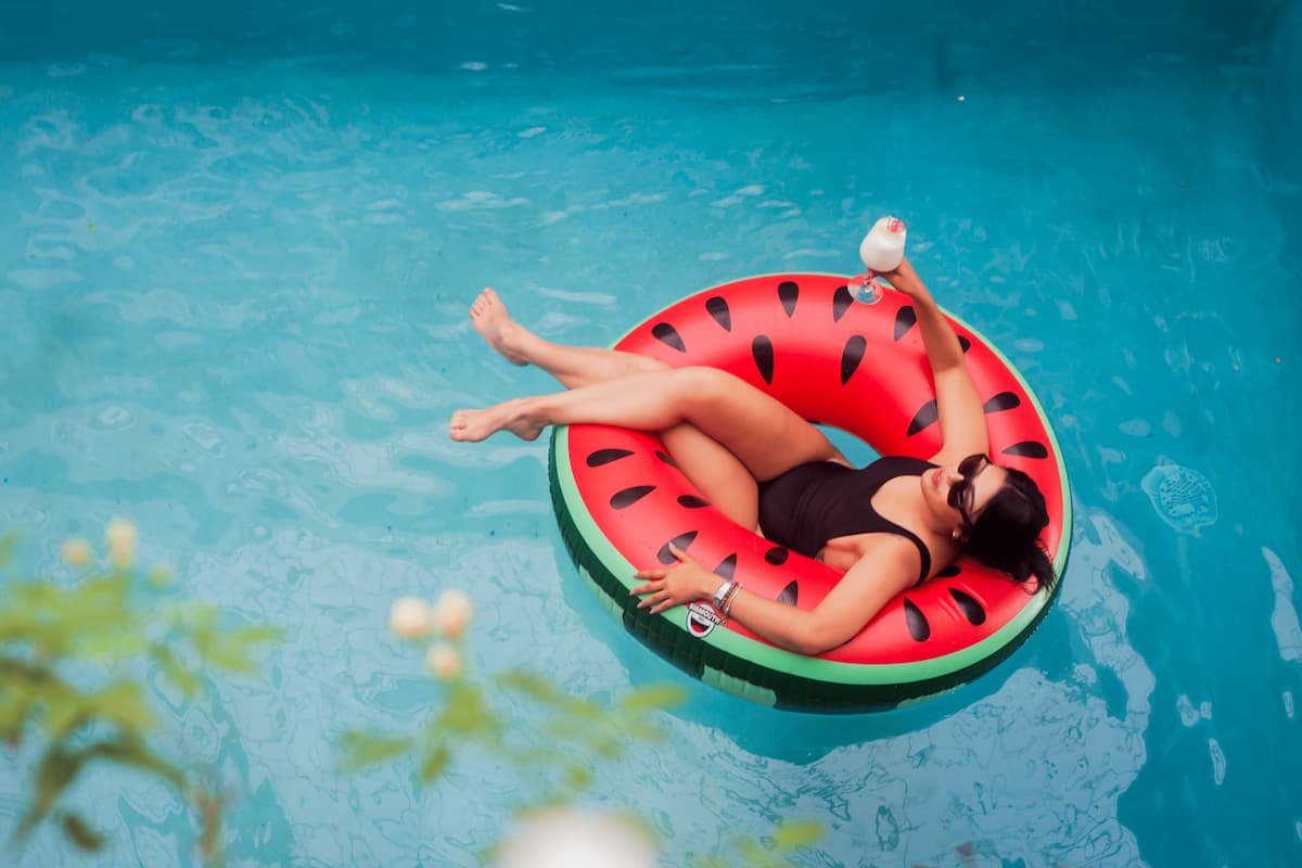 Ana en la Piscina